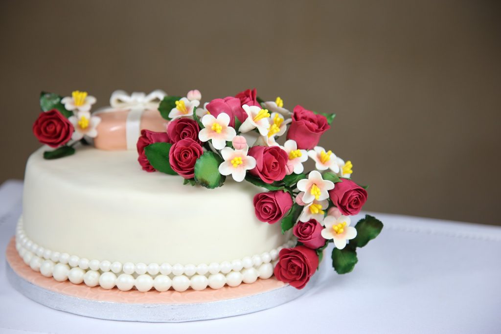Tort na wesele – jaki powinien być?
