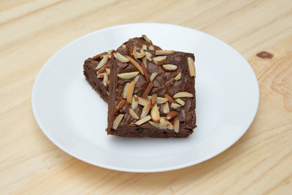 Brownie z mąki migdałowej: przepis na bezglutenowy deser