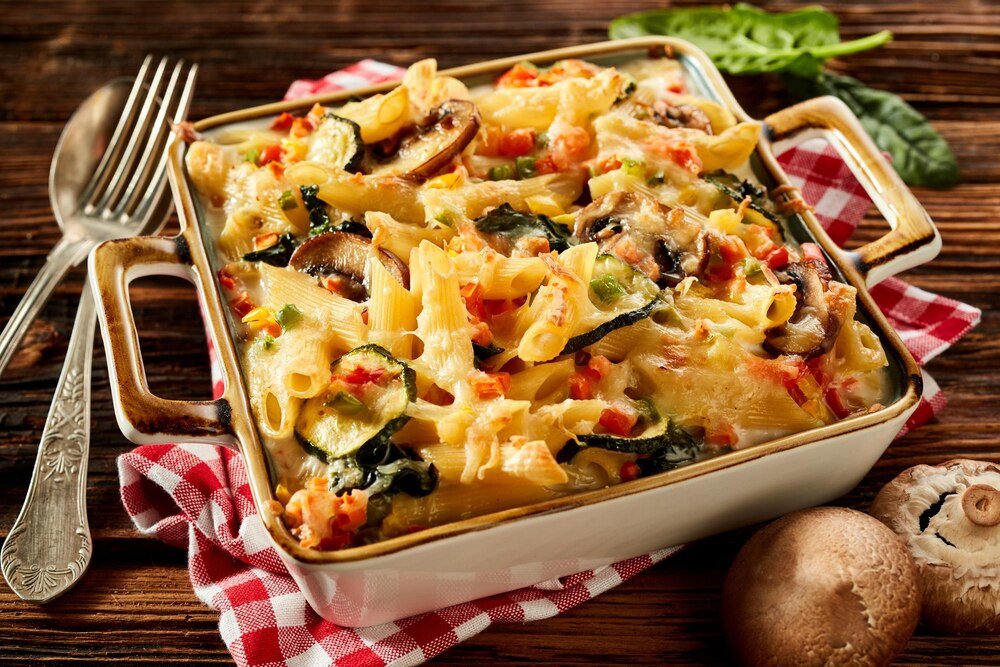 Tortellini zapiekane z warzywami w sosie serowym